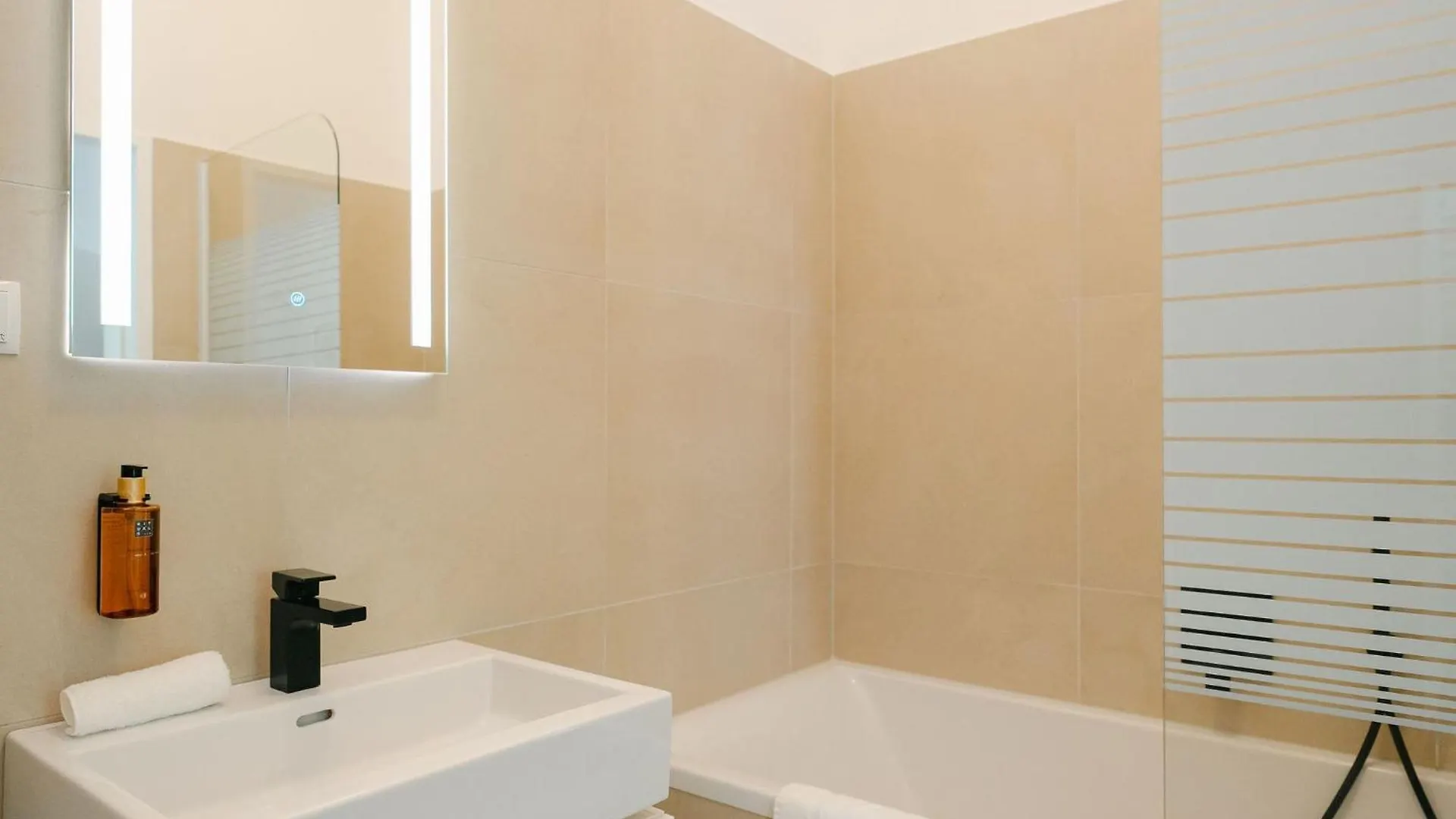Calm 1Br Perfect For 4-6 Metro Close To Naschmarkt Βιέννη Αυστρία