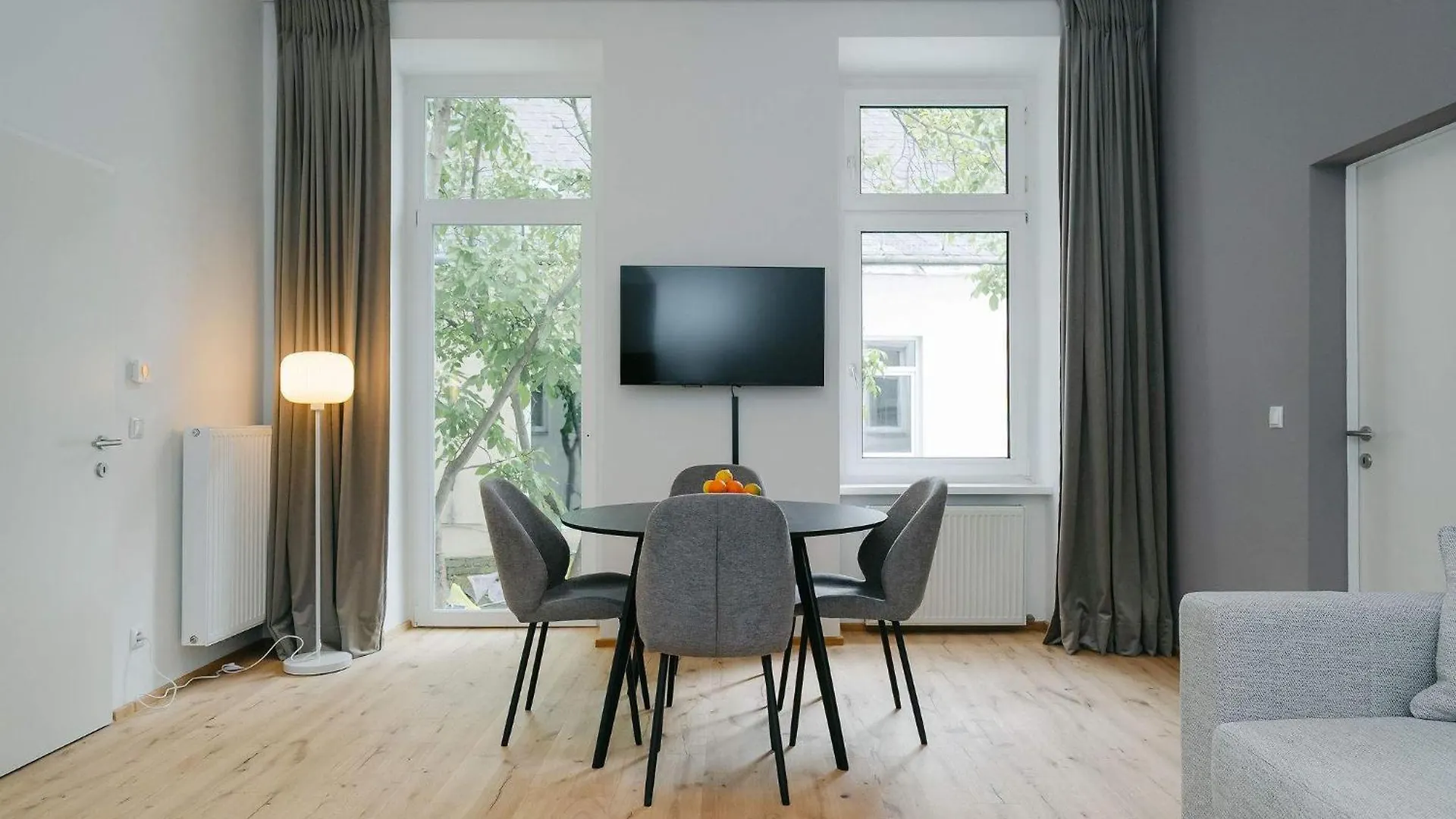 Calm 1Br Perfect For 4-6 Metro Close To Naschmarkt Βιέννη